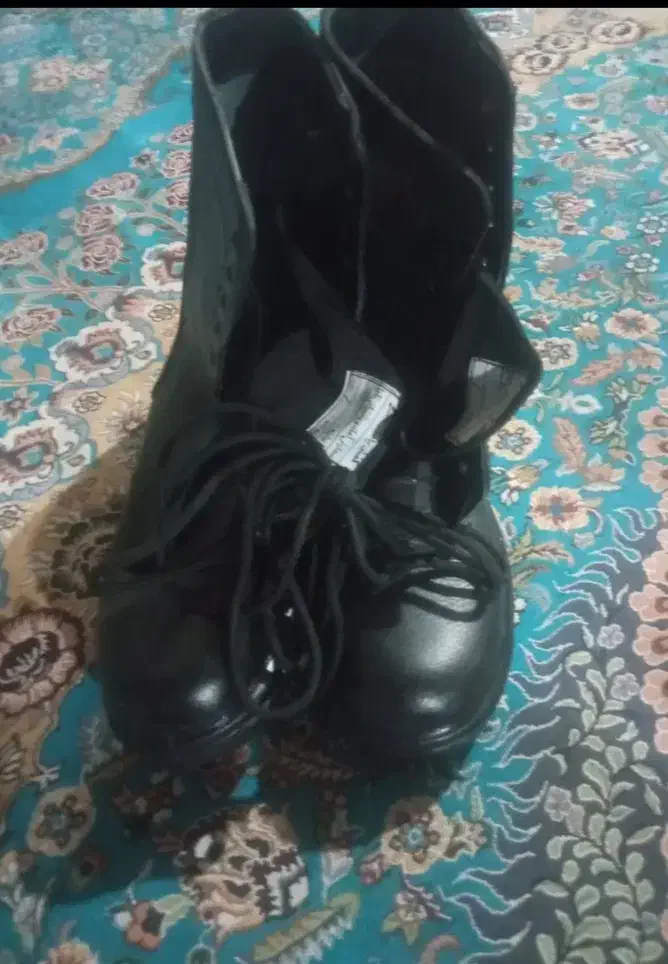 پوتین|کیف، کفش، کمربند|سیب و سوران, |دیوار