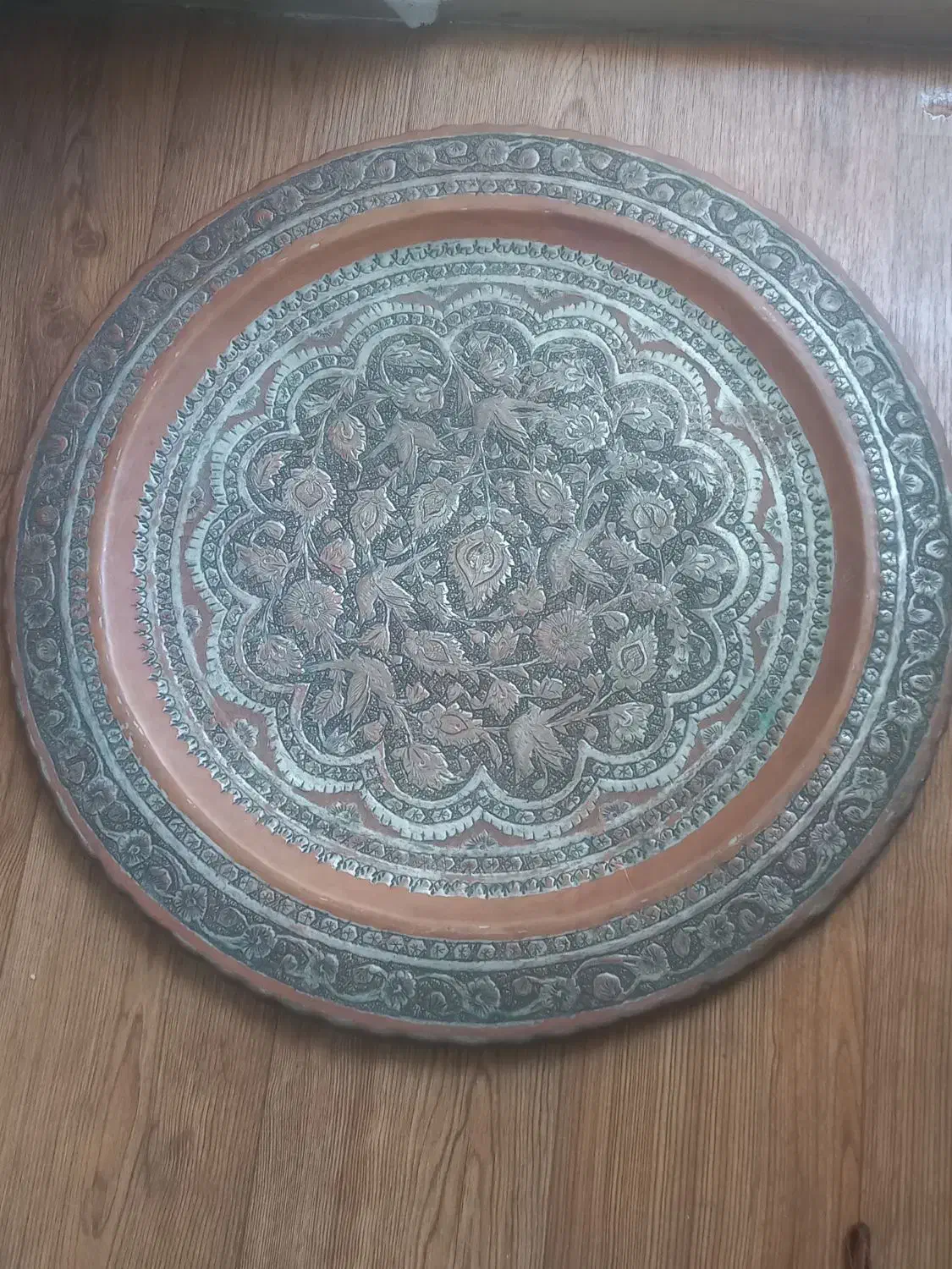 سینی با قدمت حدود ۳۰۰ سال|کلکسیون اشیاء عتیقه|رشت, خمیران زاهدان|دیوار