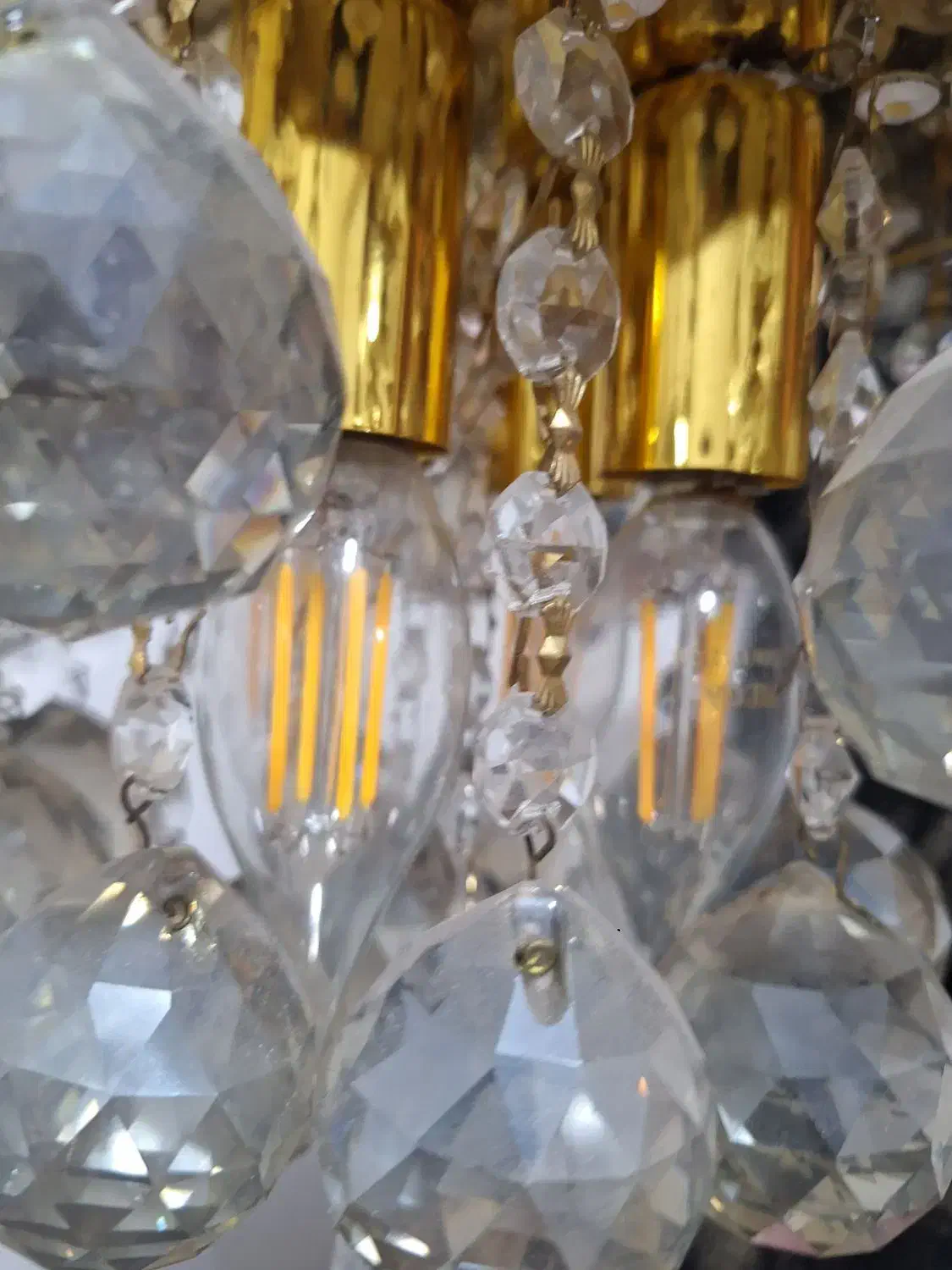 سه عدد لوستر|لوستر و چراغ آویز|قم, باغ کرباسی|دیوار