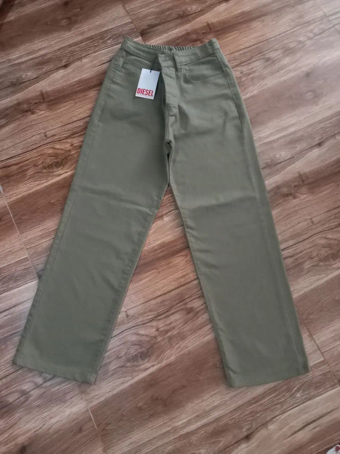 شلوار جین نیم بگ گرم بالا|لباس|رشت, منظریه|دیوار