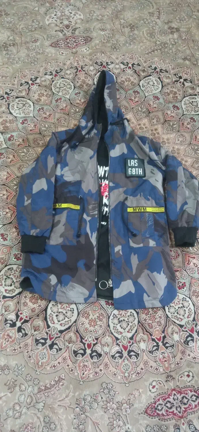 کاپشن و بارانی|لباس|کلاله, |دیوار