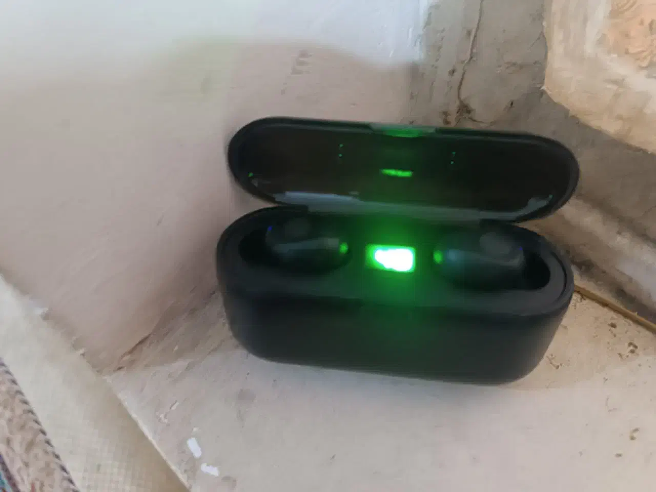 ایرپاد F12 پرو همراه با پاور برای شارژ موبایل|لوازم جانبی موبایل و تبلت|شوشتر, |دیوار