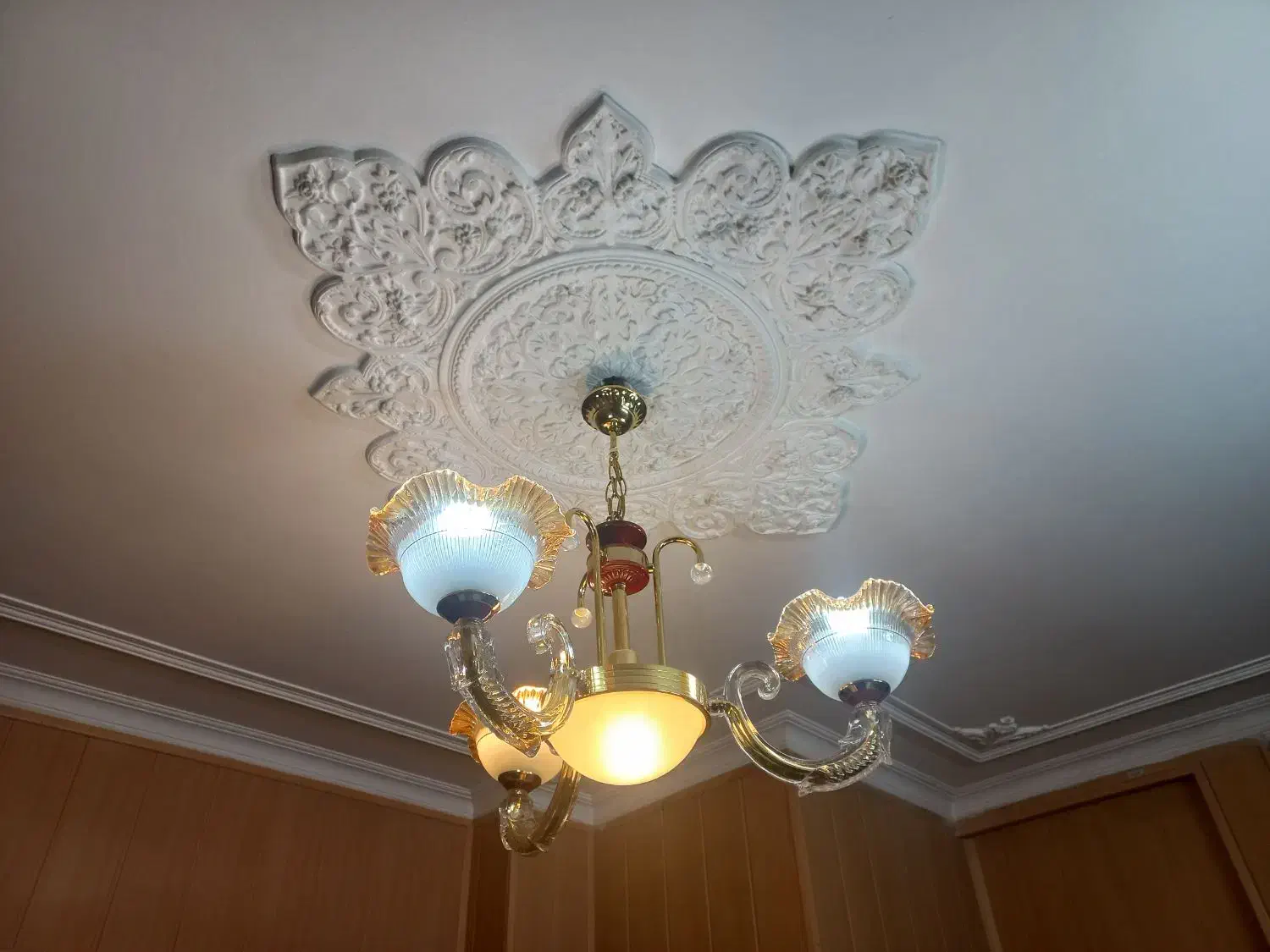 لوستر|لوستر و چراغ آویز|اصفهان, خانه اصفهان|دیوار