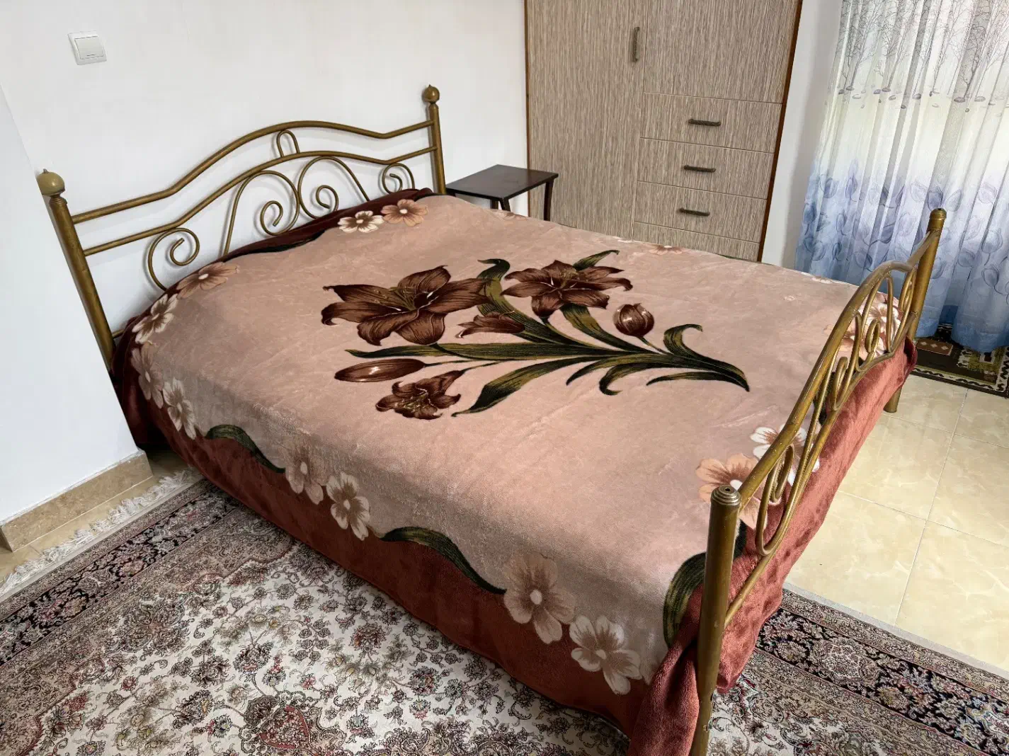 تخت و تشک دو نفره و تشک یک نفره و تشک نوجوان|تخت و سرویس خواب|چاف و چمخاله, |دیوار