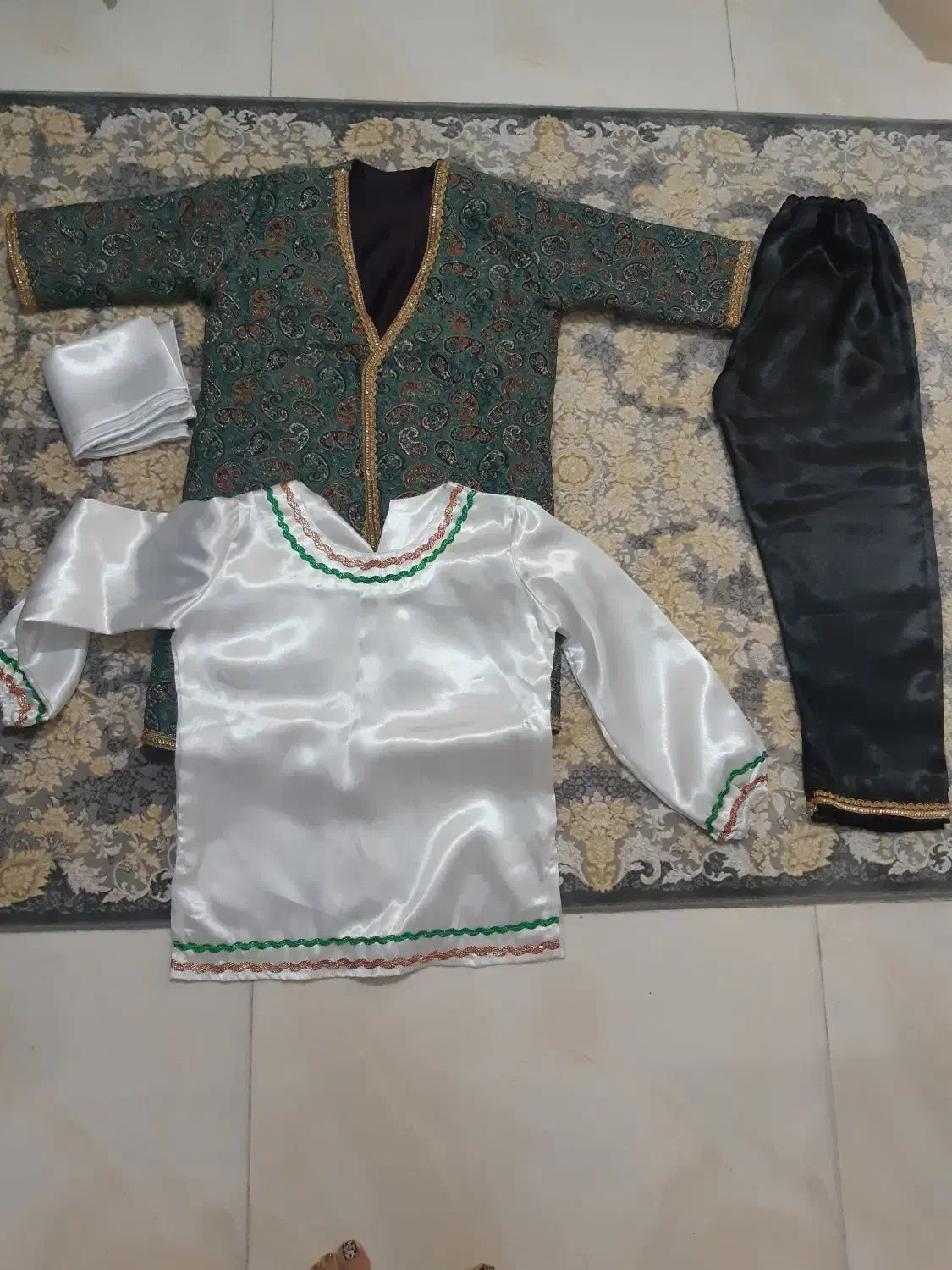 لباس بچه گانه|کفش و لباس بچه|شیراز, کوشک میدان|دیوار