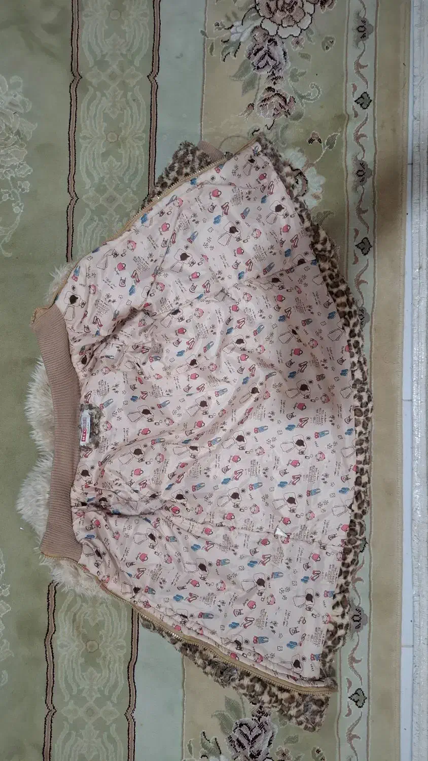 پالتو پلنگی|لباس|سمنان, |دیوار