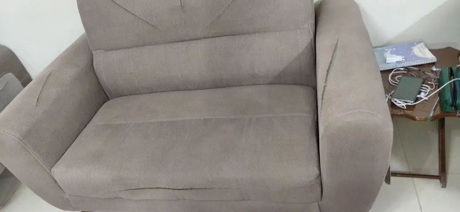 مبل ۷نفره نیازبه روکش داره فقط،داخلش کاملا سالمه|مبلمان خانگی و میز عسلی|اسلامشهر, شهرک واوان|دیوار