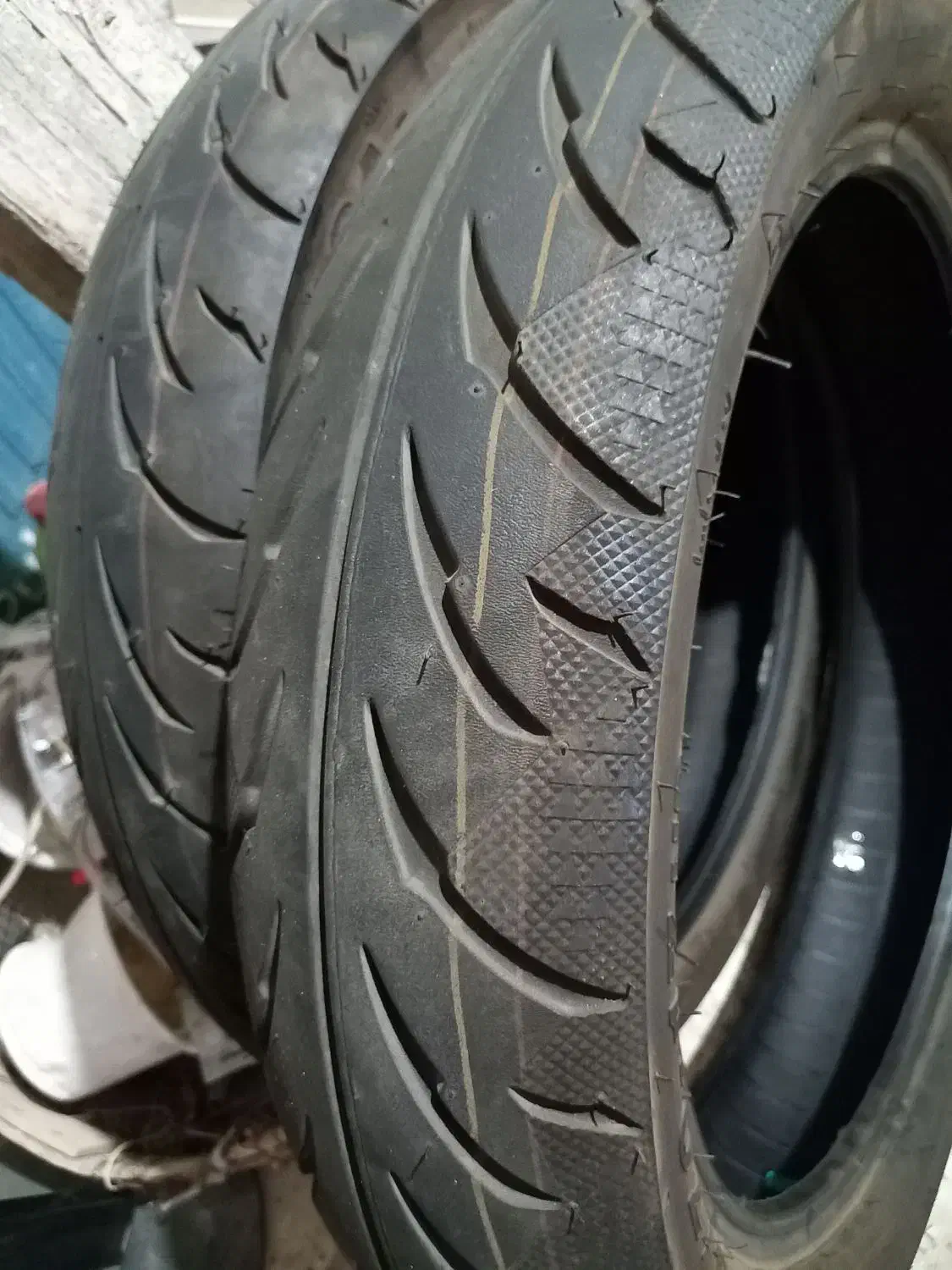 لاستیک زیر صفری ایرانیاسا|قطعات یدکی و لوازم جانبی|هشتگرد, هیو|دیوار