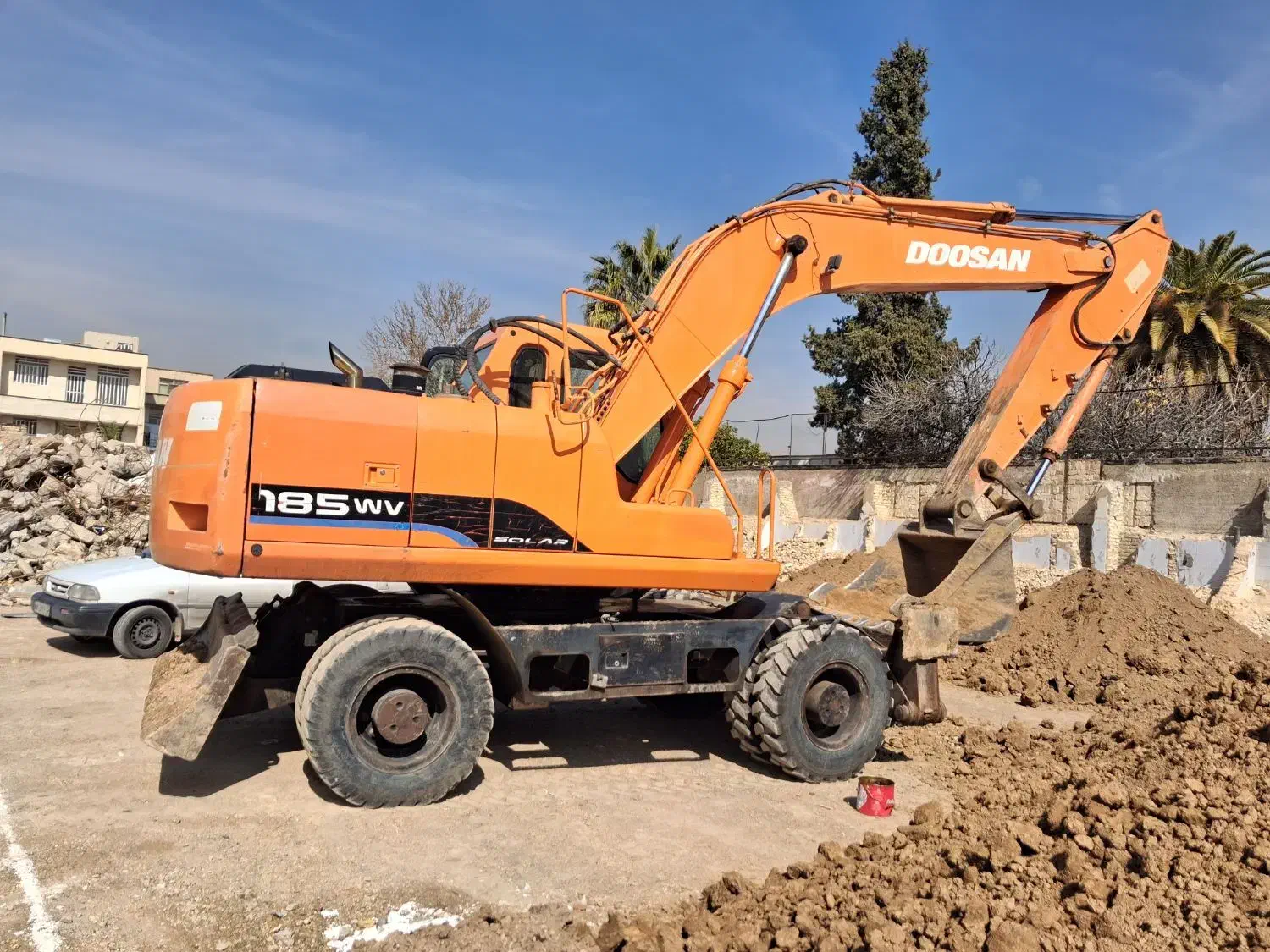 بیل لاستیکی دوسان ۱۸۵|خودرو سنگین|تهران, امانیه|دیوار