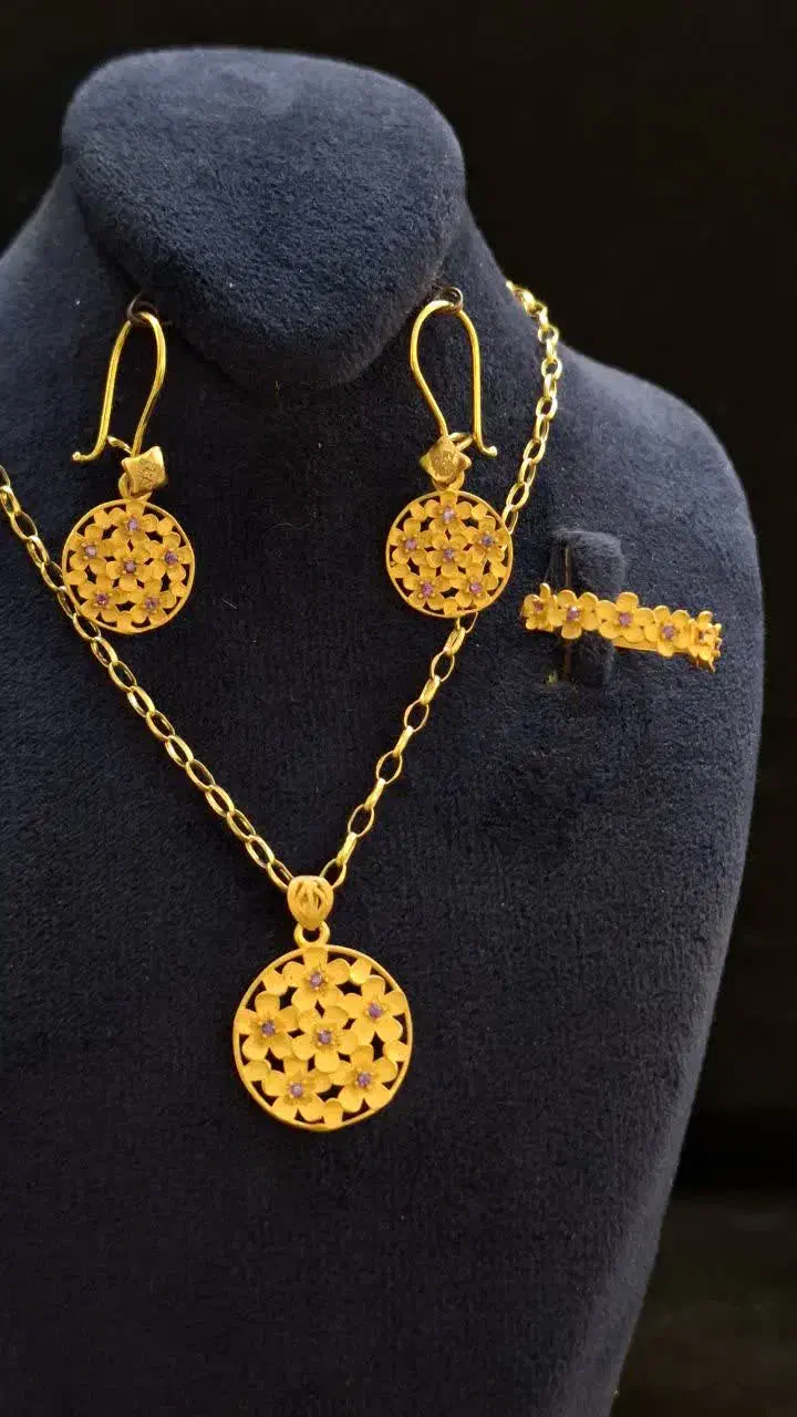 ست های نمادار|جواهرات|شیراز, شاهچراغ|دیوار