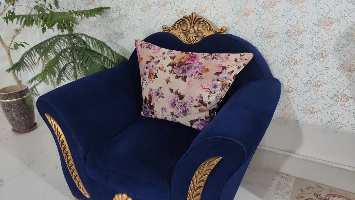 مبل|مبلمان خانگی و میز عسلی|قم, قلعه عموحسین|دیوار