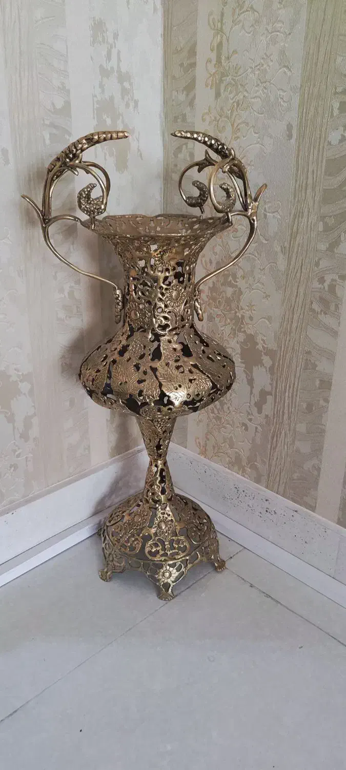 گلدان برنز قدیمی|کلکسیون اشیاء عتیقه|سهند, |دیوار