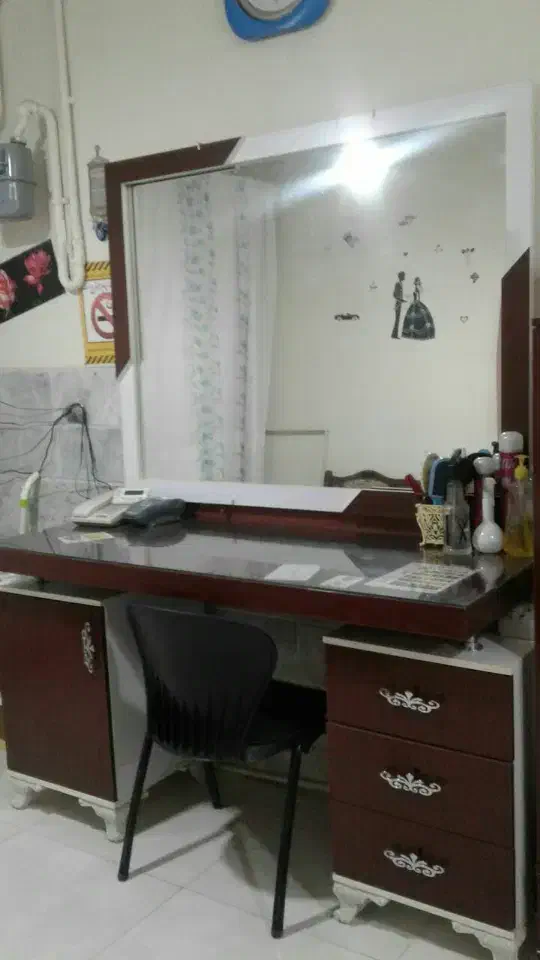 میز آرایش چوبی وجدید|آرایشگاه و سالن‌های زیبایی|سبزوار, جوادیه غربی|دیوار