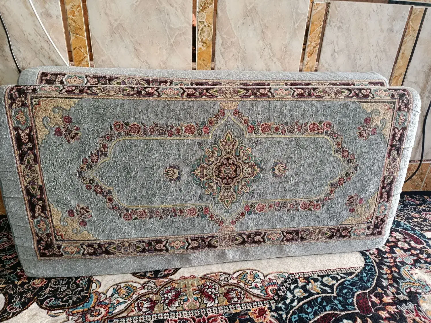 وسایل خانه فرش و پرده و پشتی در حد نو درجه یک|فرش|کارون, |دیوار