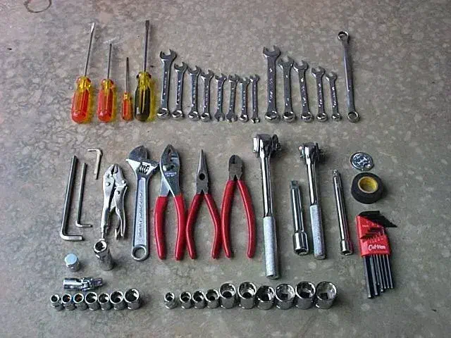 گمشده تعدادی آچار|اشیا|نورآباد, |دیوار