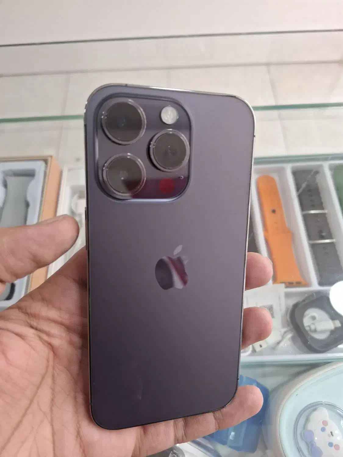 14pro 14 pro آیفون|موبایل|برخوار, |دیوار