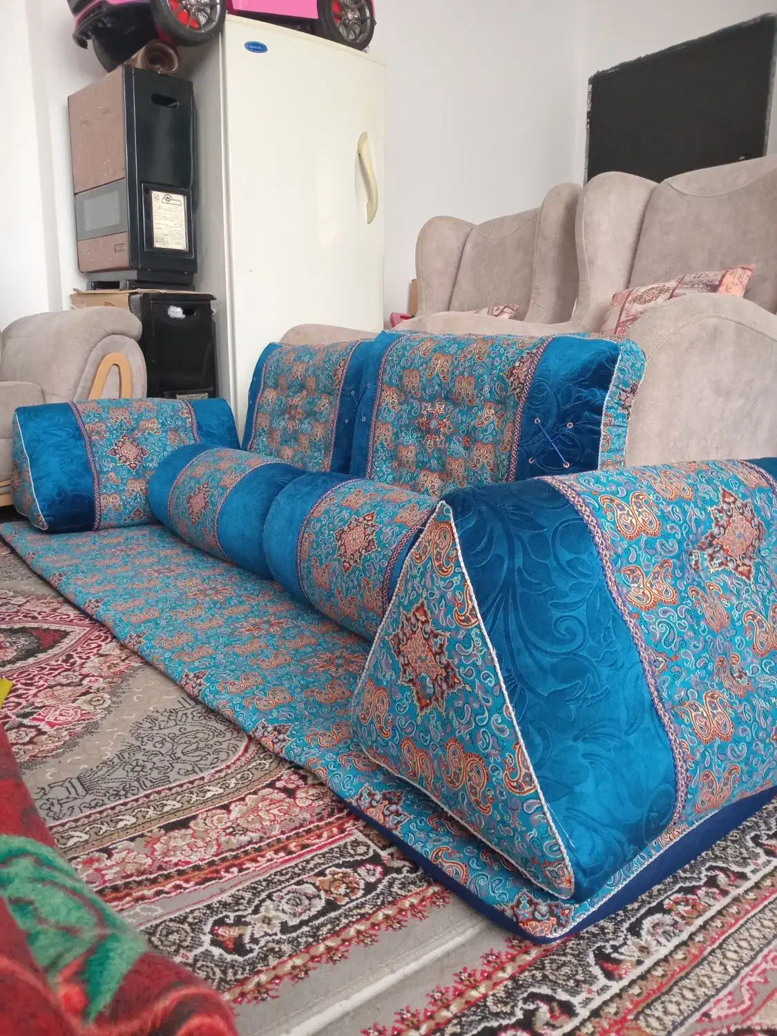 شاه نشینی سنتی۷ تیکه سالم و شیک|پشتی|شیراز, کوشک میدان|دیوار