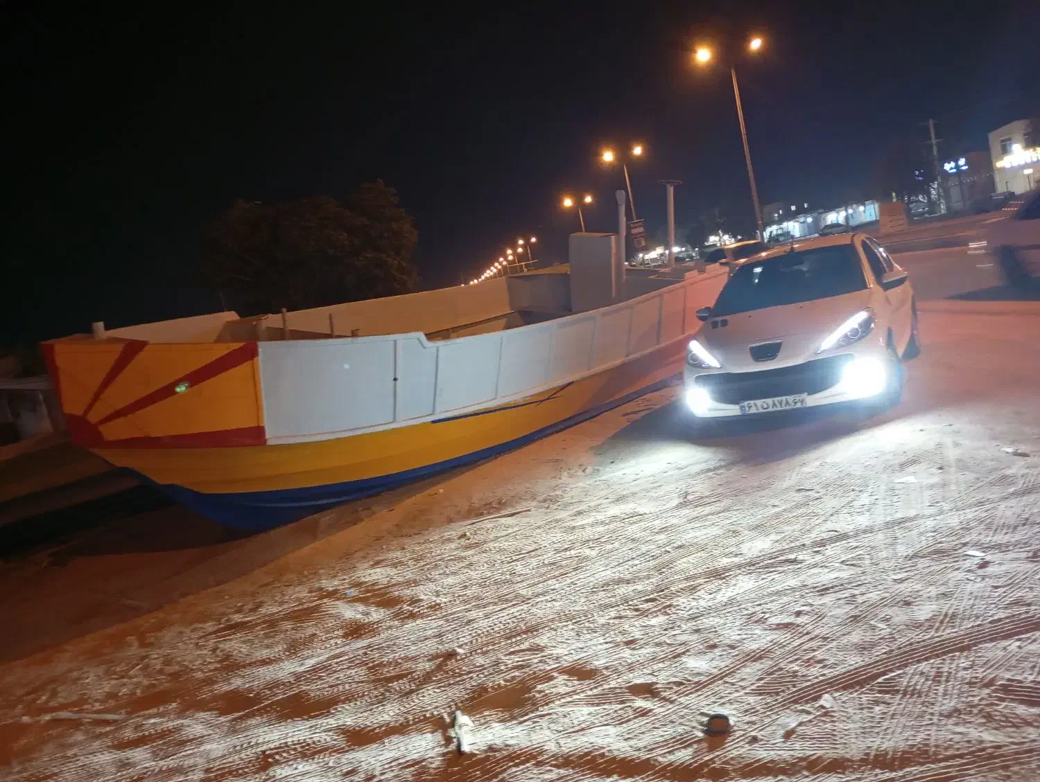 تشت استور ۳۰ فوت برد بلند|قایق و سایر وسایل نقلیه|قشم, |دیوار