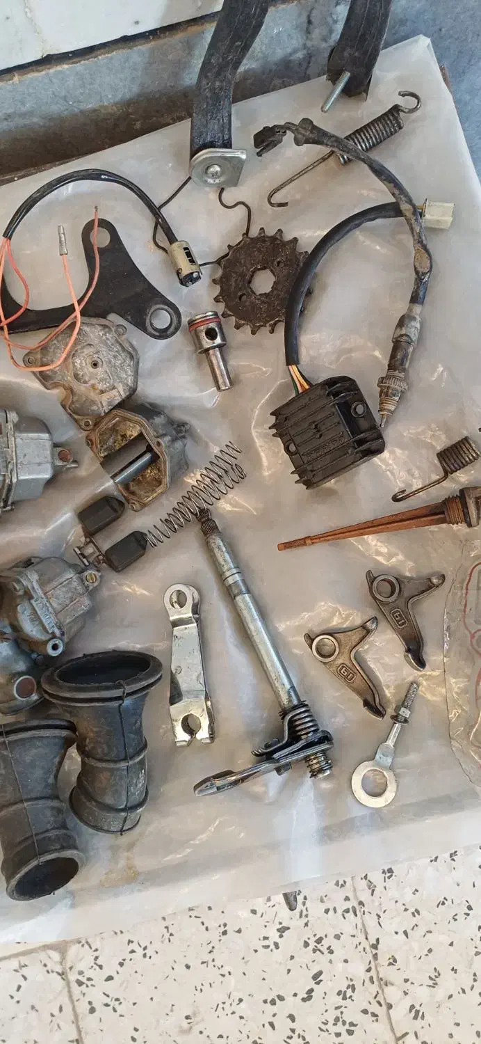 دوعدد کاربرات وطلق بادگیر درحدنوو قطعات هوندا|قطعات یدکی و لوازم جانبی|تاکستان, |دیوار