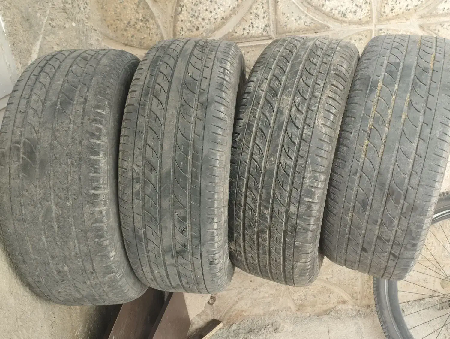 لاستیک پژو 405 چهار حلقه سایز 205/65/14 کویرتای|قطعات یدکی و لوازم جانبی|ابهر, |دیوار