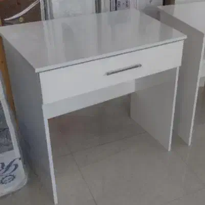 میز تحریر آرایش یا ناخن|آرایشگاه و سالنهای زیبایی|بندر انزلی, شهر صنعتی انزلی|دیوار