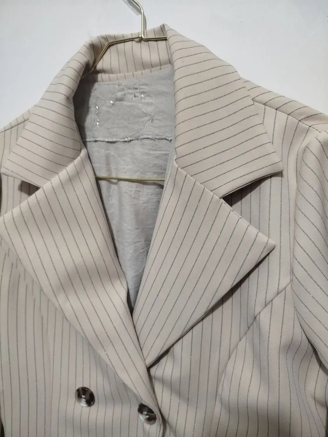 مانتو|لباس|تربت جام, حافظ|دیوار