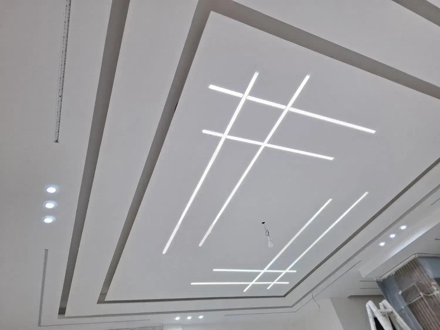 برقکار حرفه ای ، رفع اتصالی ،نورپردازی، نصب آیفون|خدمات پیشه و مهارت|شیراز, ریاستی|دیوار