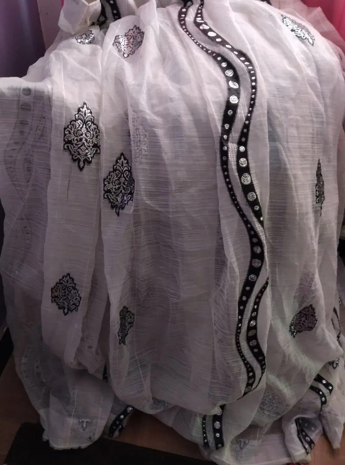 دو تکه پرده حریر|پرده، رانر، رومیزی|صومعه‌سرا, |دیوار