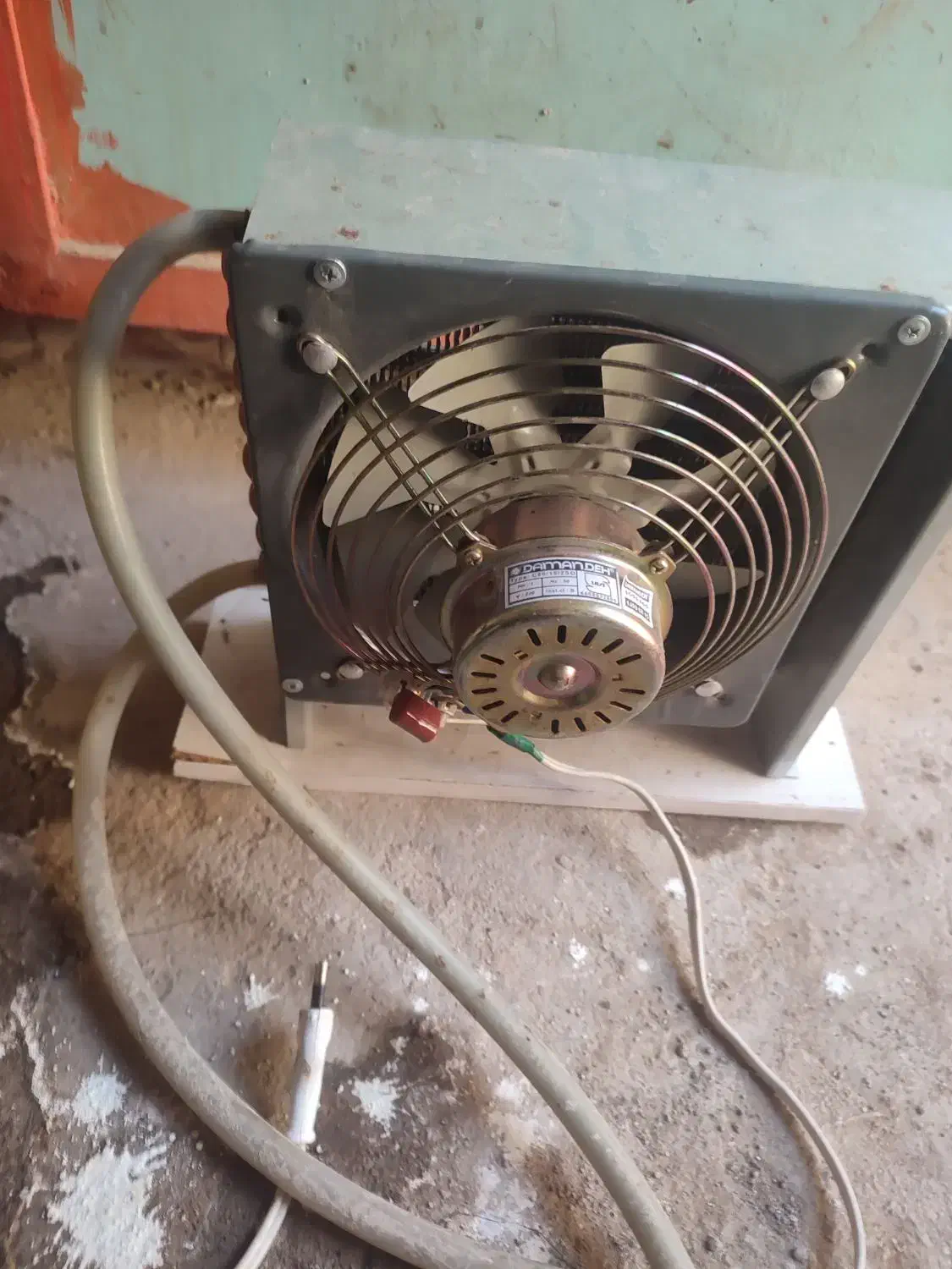 گلاب گیر نی گازان|ظروف پخت‌وپز|تبریز, |دیوار