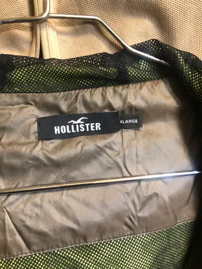 بادگیر ورزشی|لباس|شهریار, شهریار|دیوار