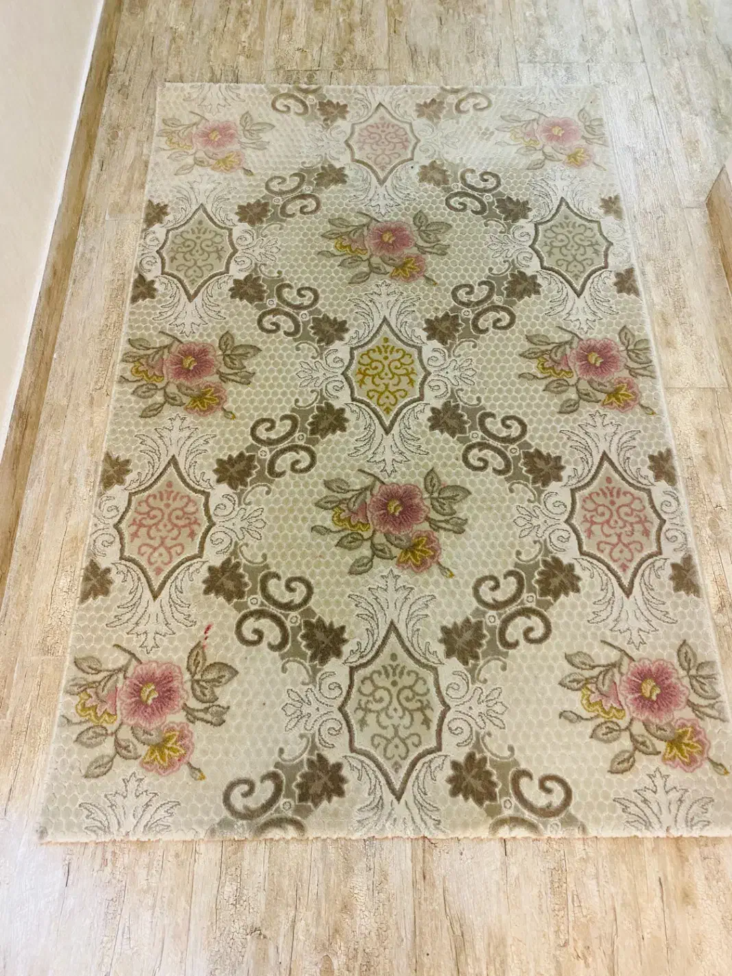 فرش ۱*۱/۵ نهصد هزار تومن|فرش|رشت, سعدی (تختی)|دیوار