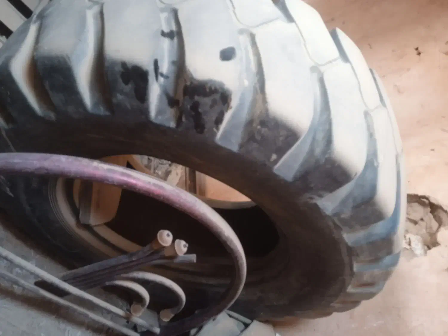 لاستیک بیل بکهو|قطعات یدکی و لوازم جانبی|سبزوار, کوی گلستان|دیوار