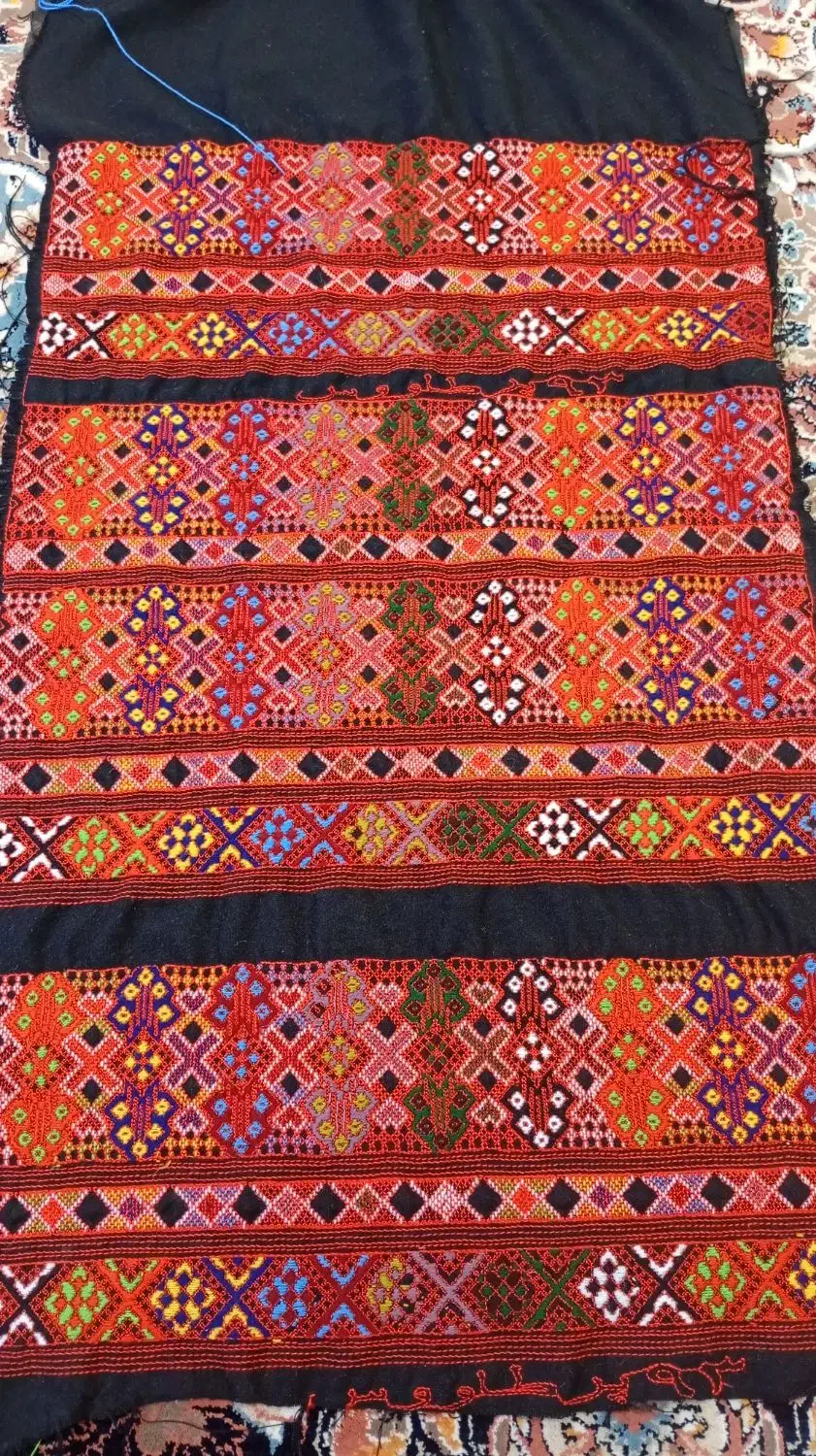 زی استین پر طاووس|لباس|هامون, |دیوار