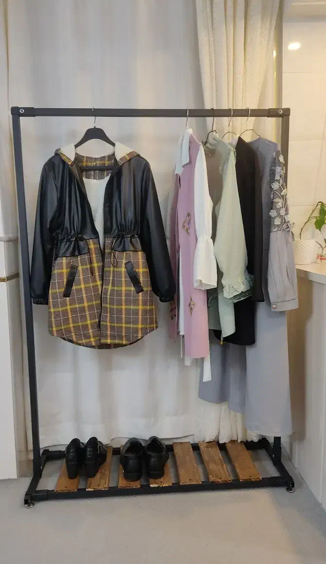 سه عدد رگال نونو|بندرخت و رخت‌آویز|قم, منبع آب|دیوار