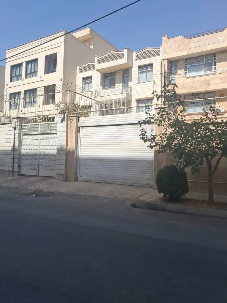 مستغلات۳طبقه ۵واحدی/زمین۳۰۰متری/اسانسور/سروستان|فروش خانه و ویلا|تهران, گلستان (شهرک راه آهن)|دیوار