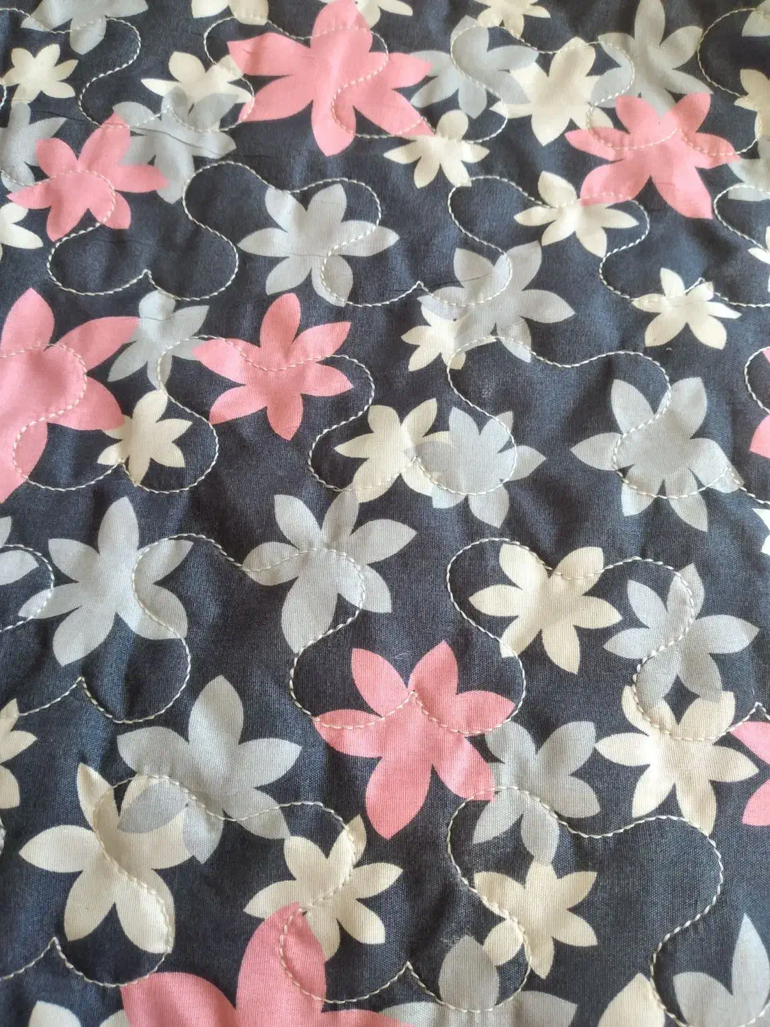 روبالشی|رختخواب، بالش، پتو|لالجین, |دیوار