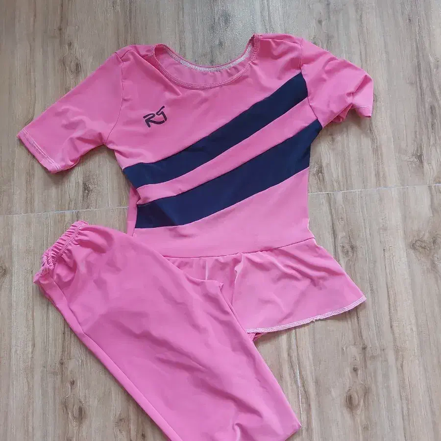 لباس ژیمناستیک|لباس|اهواز, کمپلو شمالی|دیوار