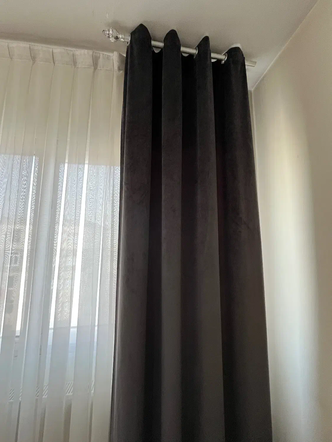 کنار پرده ای خمل جنس درجه یک|پرده، رانر، رومیزی|اندیشه, پرنیان|دیوار