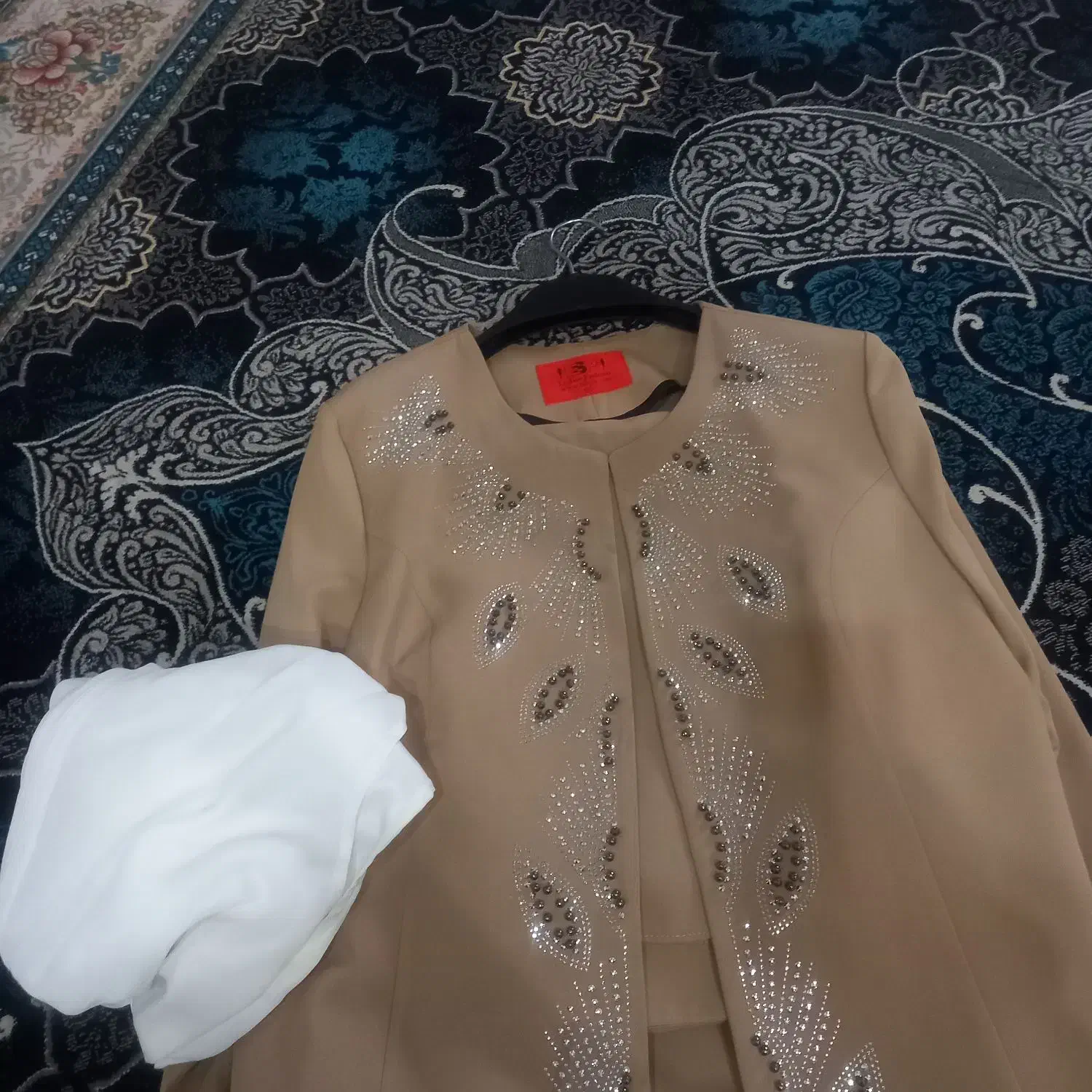 کت دامن|لباس|قم, نوبهار|دیوار