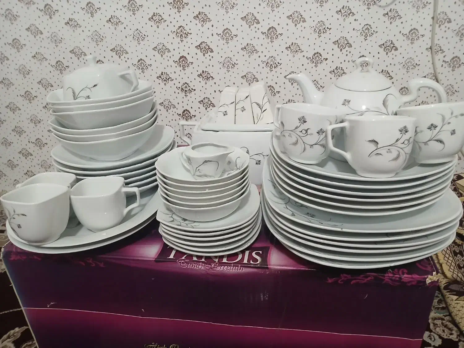 چینی تندیس|ظروف سرو و پذیرایی|گلبهار, شهر جدید گلبهار|دیوار