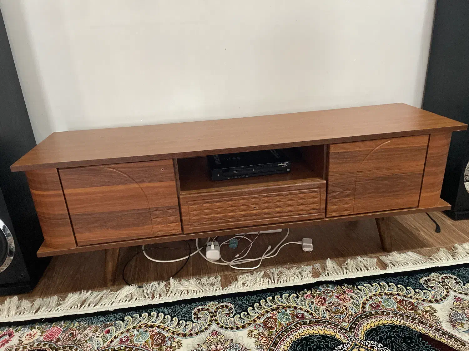 میر تی وی|میز تلویزیون|رشت, حمیدیان|دیوار