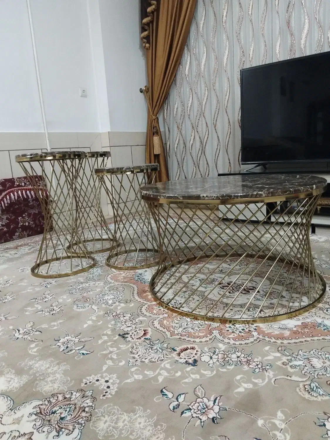 میز بزرگ و چهارتا عسلی پایه* رنگ ثابت *|مبلمان خانگی و میز عسلی|فولادشهر, A2|دیوار