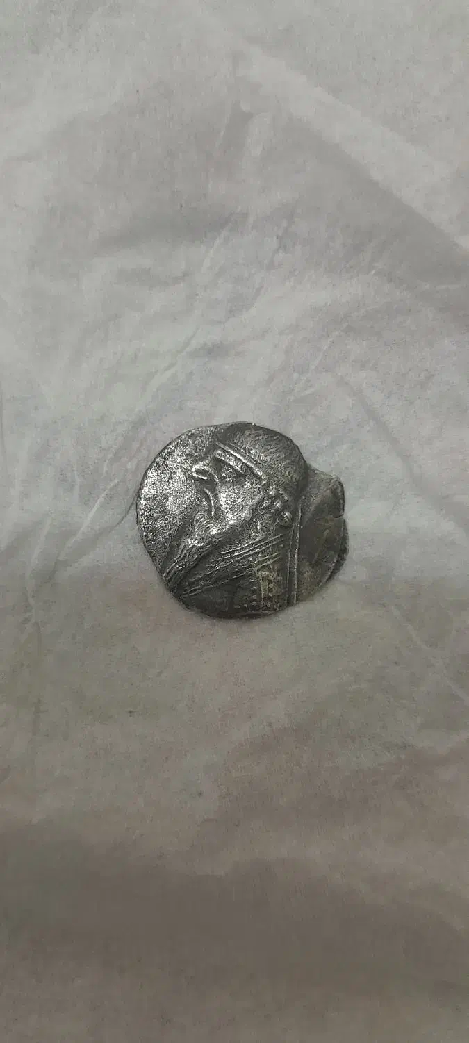 سکه ی نقره ی مهرداد اشکانی|کلکسیون سکه، تمبر، اسکناس|ماکو, |دیوار