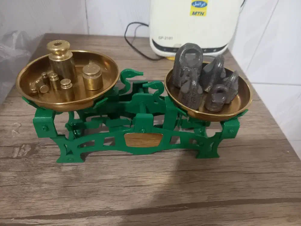 ترازو|کلکسیون اشیاء عتیقه|اردبیل, |دیوار