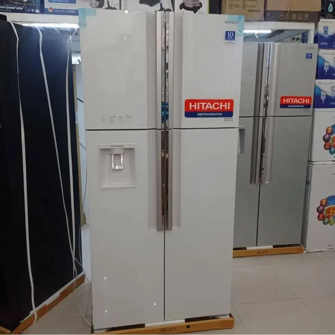 یخچال چهاردرب رنگ سفید مارک هیتاچی کاملن نوپلمپ|یخچال و فریزر|نیریز, |دیوار