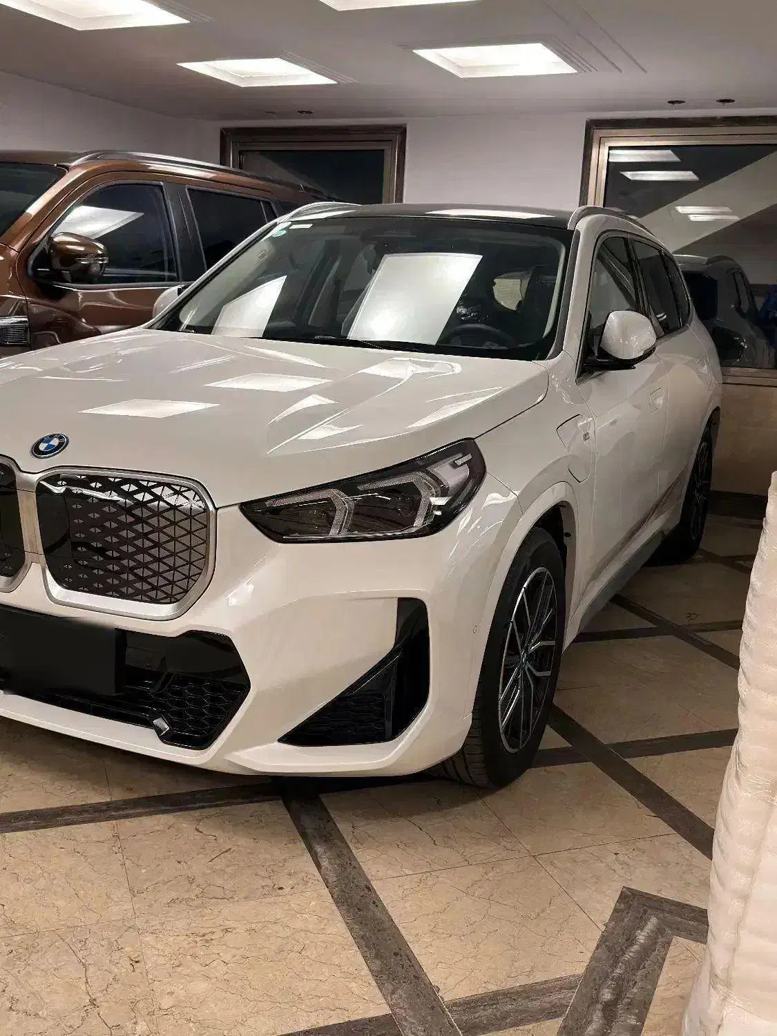 بی ام و ix1 با کیت M سفید مدل 2025 خشک با مدارک|خودرو سواری و وانت|تهران, امانیه|دیوار