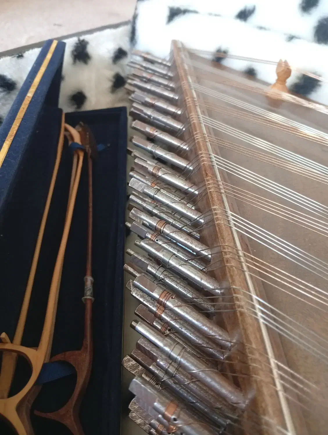 سنتور مارک زارعی با جعبه حمل|سازهای سنتی|بانه, |دیوار