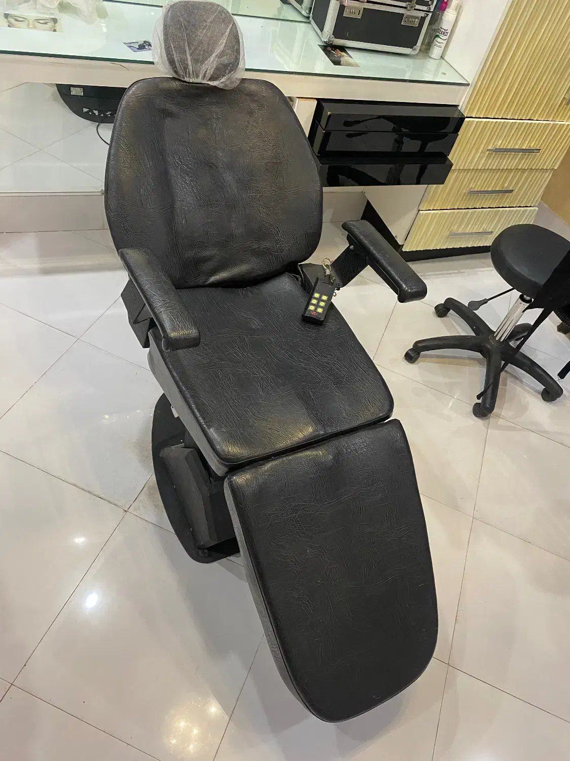 صندلی برقی در حد نو|آرایشگاه و سالنهای زیبایی|آستانه اشرفیه, |دیوار