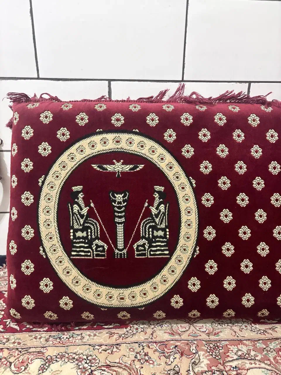 پشتی هخامنشی نو۴عدد|پشتی|شهرکرد, |دیوار