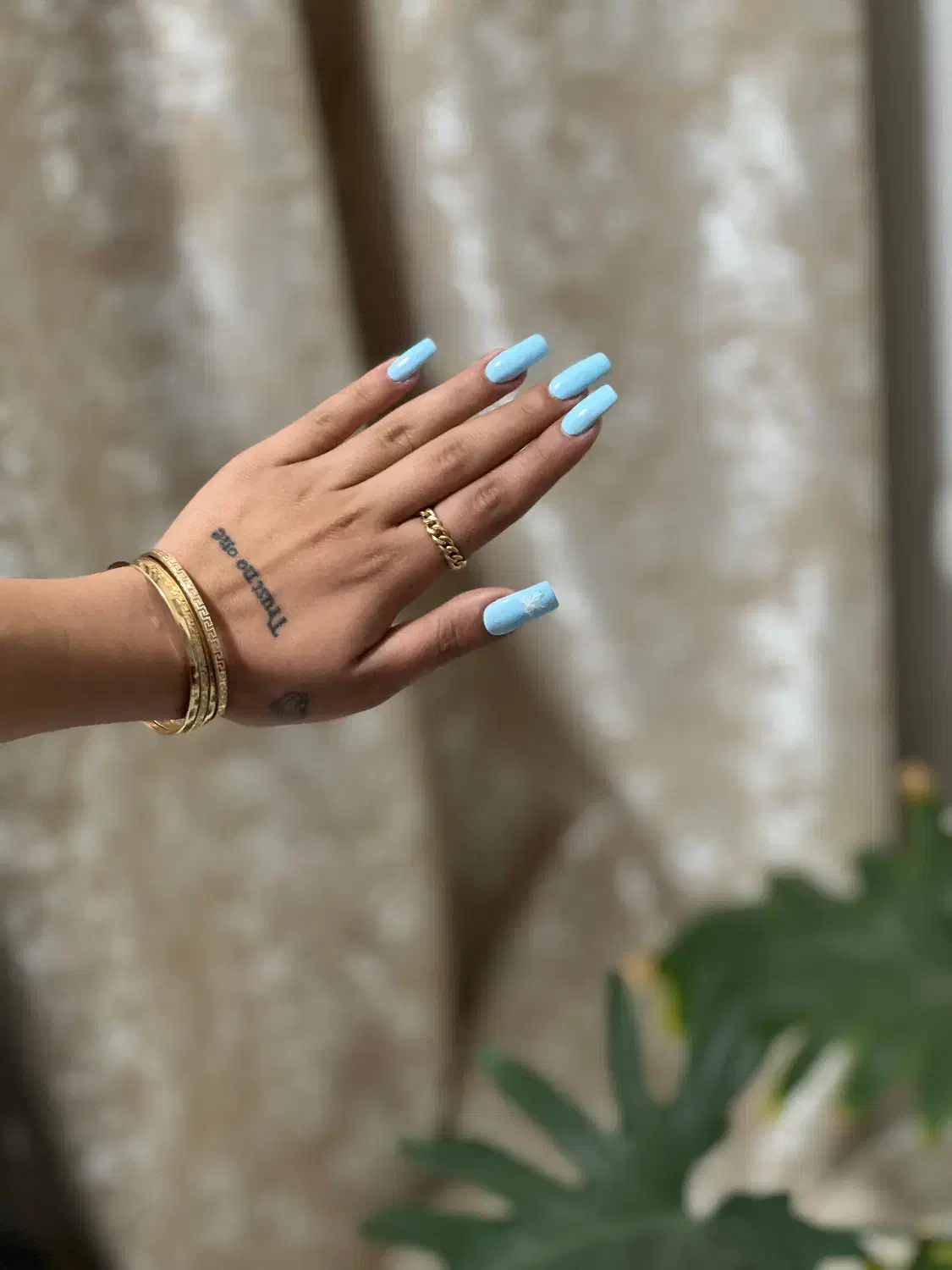 کاشت ناخن ترمیم ناخن|خدمات آرایشگری و زیبایی|مشکیندشت, |دیوار